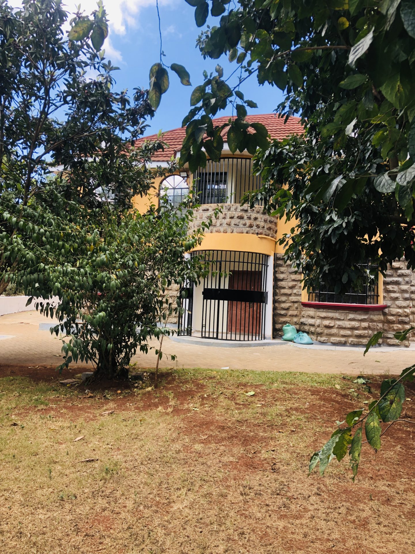 Spacious 5-Bedroom Master En-Suite Home for Rent in Kerarapon Drive